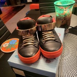 💕NIB Jeffrey Campbell Gold Lace Sneaks!!